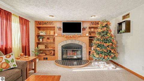 Tiny photo for 421 E Hillcrest Street, Alma, MI 48801 (MLS # 1941433)