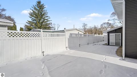 Tiny photo for 421 E Hillcrest Street, Alma, MI 48801 (MLS # 1941433)