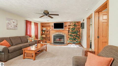 Tiny photo for 421 E Hillcrest Street, Alma, MI 48801 (MLS # 1941433)