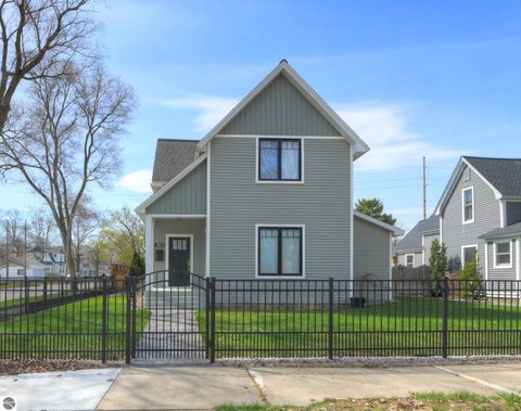 Photo of 303 W Eleventh Street, Traverse City, MI 49684 (MLS # 1944320)