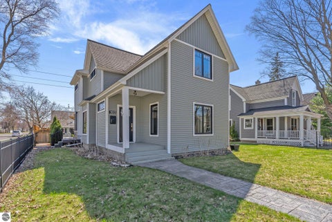 Tiny photo for 303 W Eleventh Street, Traverse City, MI 49684 (MLS # 1944320)
