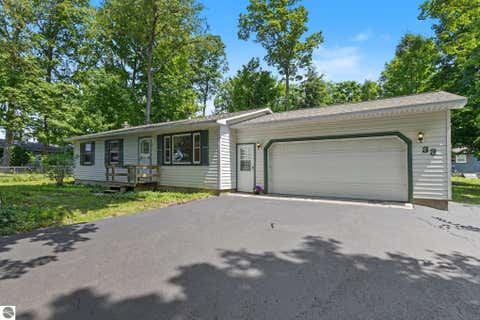 Tiny photo for 33 Bluejay Road, Traverse City, MI 49696 (MLS # 1948683)
