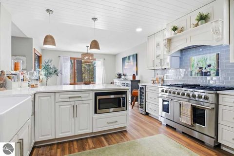 Photo of 6273 Summit Court, Traverse City, MI 49686 (MLS # 1942366)