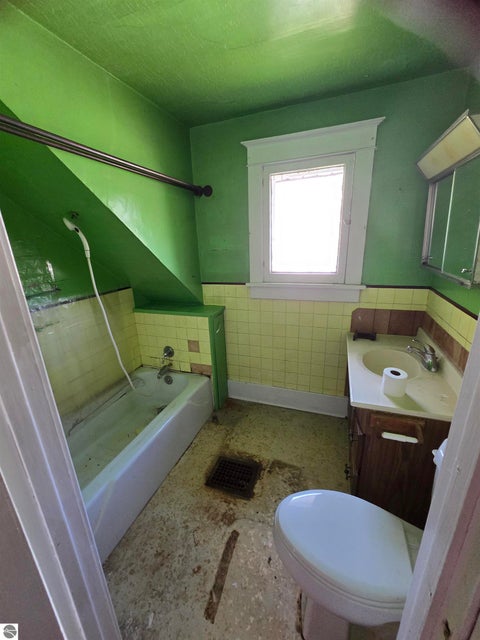 Tiny photo for 907 N Court Avenue, Alma, MI 48801 (MLS # 1950069)