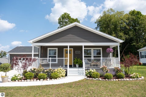 Photo of 2132 Vista View Drive, Traverse City, MI 49686 (MLS # 1951166)
