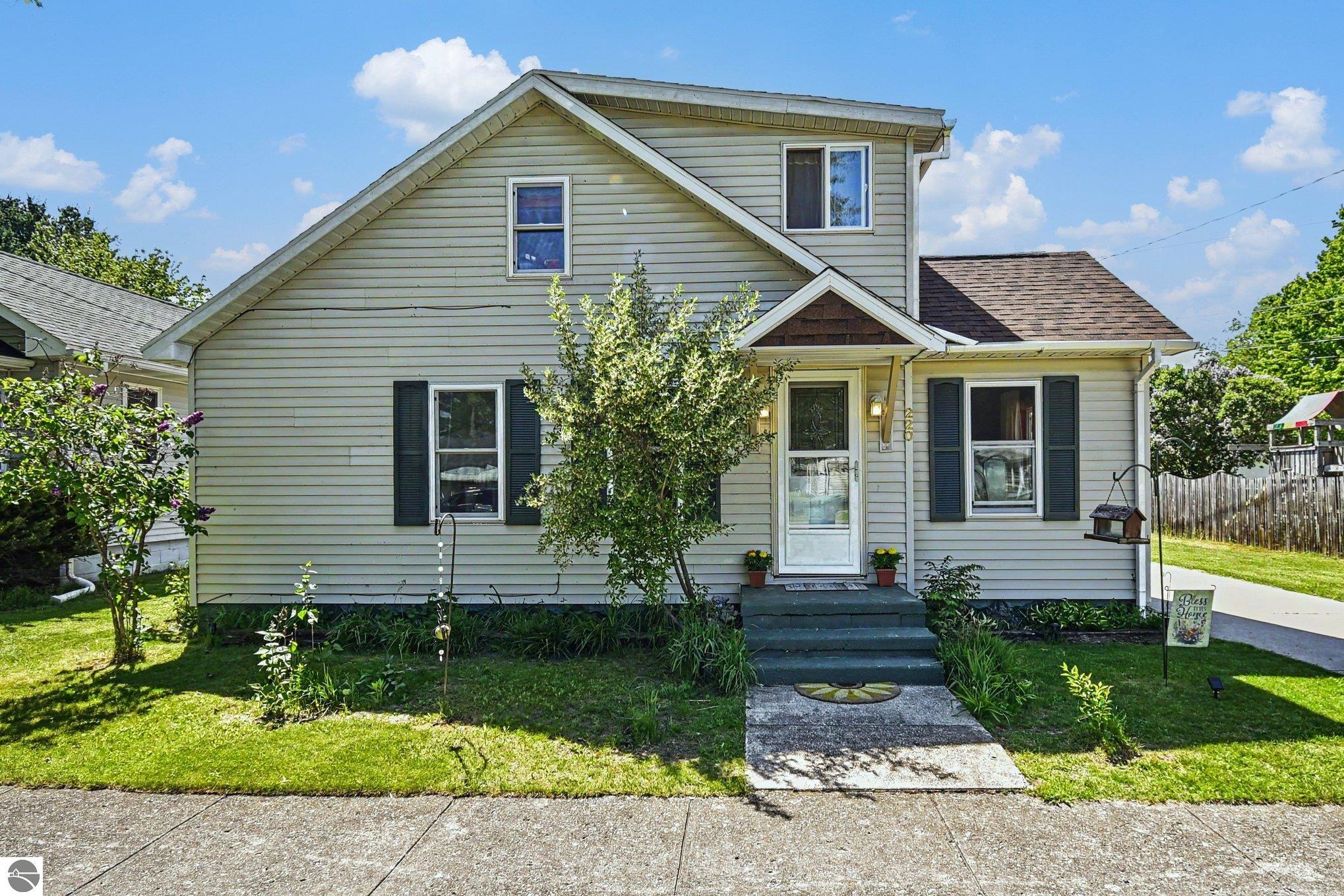 Photo 1 of 28 — 220 2nd Avenue, Tawas City, MI 48763