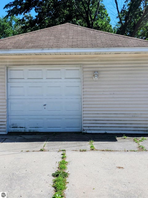 Tiny photo for 310 N Mountain Street, Bay City, MI 48706 (MLS # 1946918)