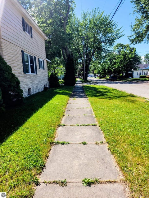 Tiny photo for 310 N Mountain Street, Bay City, MI 48706 (MLS # 1946918)