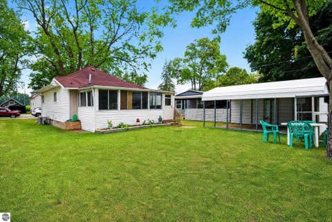 Tiny photo for 1215 Rosedale Street, Alma, MI 48801 (MLS # 1949028)