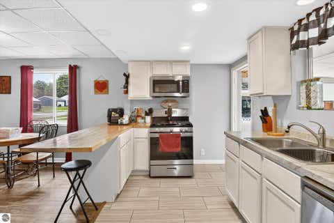 Tiny photo for 1215 Rosedale Street, Alma, MI 48801 (MLS # 1949028)