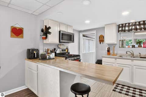 Tiny photo for 1215 Rosedale Street, Alma, MI 48801 (MLS # 1949028)