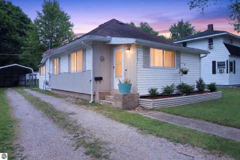 Tiny photo for 1215 Rosedale Street, Alma, MI 48801 (MLS # 1949028)