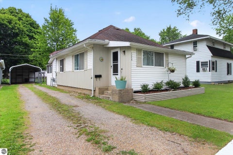 Tiny photo for 1215 Rosedale Street, Alma, MI 48801 (MLS # 1949028)