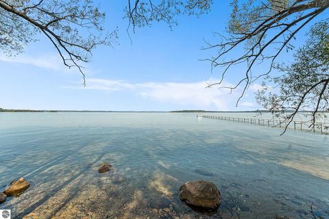 Photo of 12016 Peninsula Drive, Traverse City, MI 49686 (MLS # 1941725)