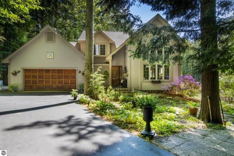 Photo of 1504 Cedar Drive, Traverse City, MI 49684 (MLS # 1946104)
