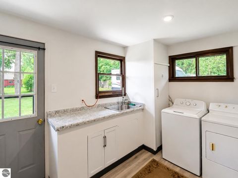 Tiny photo for 3488 E Rosebush Road, Rosebush, MI 48878 (MLS # 1948074)