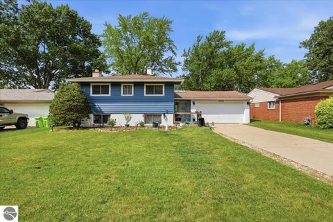 Tiny photo for 2561 Binghamton DR, Auburn Hills, MI 48326 (MLS # 1946246)