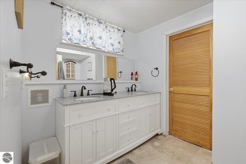 Tiny photo for 2561 Binghamton DR, Auburn Hills, MI 48326 (MLS # 1946246)