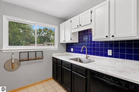 Tiny photo for 2561 Binghamton DR, Auburn Hills, MI 48326 (MLS # 1946246)