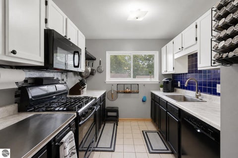 Tiny photo for 2561 Binghamton DR, Auburn Hills, MI 48326 (MLS # 1946246)