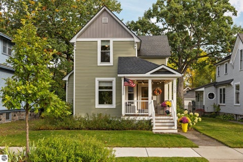 Photo of 220 W Tenth Street, Traverse City, MI 49684 (MLS # 1951606)