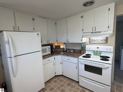 Tiny photo for 722 S Lakeshore Drive, Lake City, MI 49651 (MLS # 1945284)