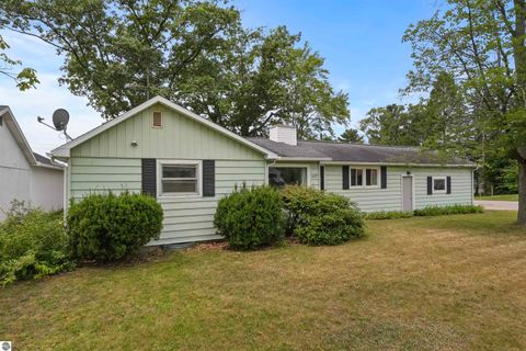 Tiny photo for 722 S Lakeshore Drive, Lake City, MI 49651 (MLS # 1945284)