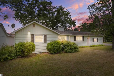 Photo of 722 S Lakeshore Drive, Lake City, MI 49651 (MLS # 1945284)