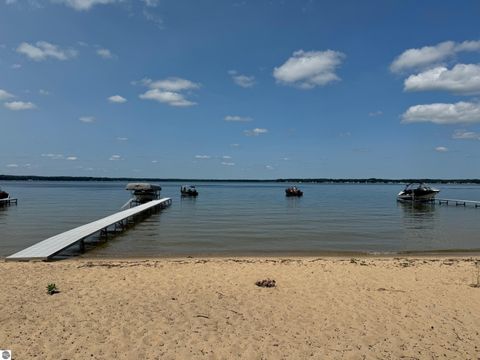 Tiny photo for 722 S Lakeshore Drive, Lake City, MI 49651 (MLS # 1945284)