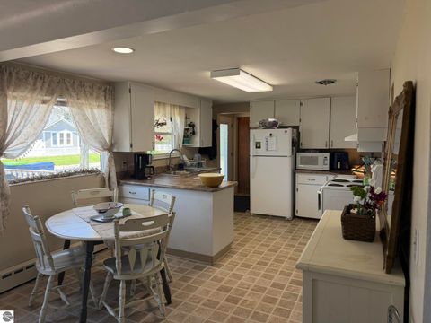Tiny photo for 722 S Lakeshore Drive, Lake City, MI 49651 (MLS # 1945284)