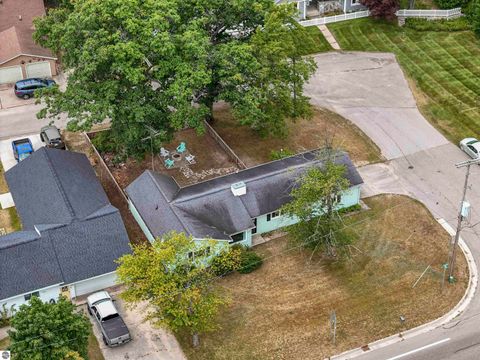 Tiny photo for 722 S Lakeshore Drive, Lake City, MI 49651 (MLS # 1945284)
