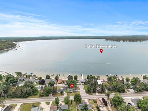 Tiny photo for 722 S Lakeshore Drive, Lake City, MI 49651 (MLS # 1945284)