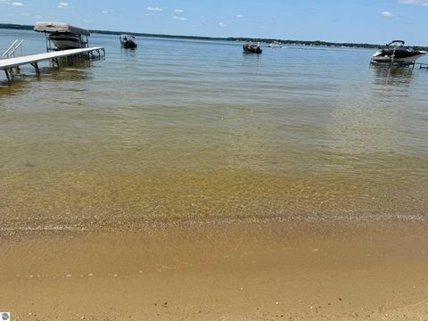 Tiny photo for 722 S Lakeshore Drive, Lake City, MI 49651 (MLS # 1945284)