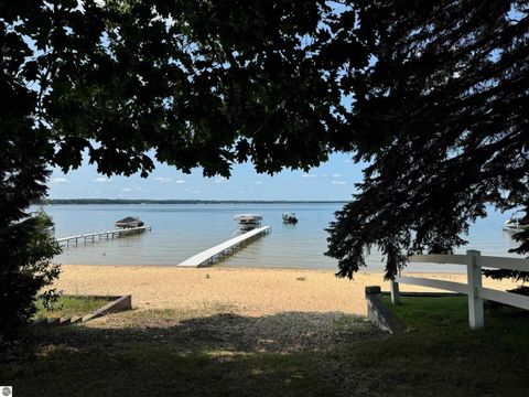 Tiny photo for 722 S Lakeshore Drive, Lake City, MI 49651 (MLS # 1945284)