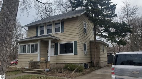 Photo of 801 S Fancher Avenue, Mt Pleasant, MI 48858 (MLS # 1943490)