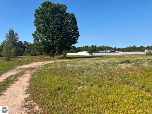 18138 HONOR HWY, INTERLOCHEN, MI 49643 - Image 52108bbd4ebcfa3377eecd8ec25fc3b5/3983633860