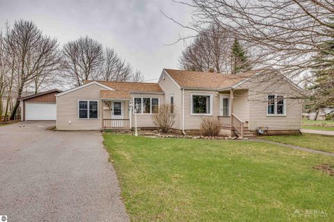 Photo of 303 S Seventh St, West Branch, MI 48661 (MLS # 1943837)