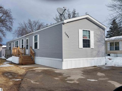 Photo of 1592 Geraldton Place, Traverse City, MI 49686 (MLS # 1942299)