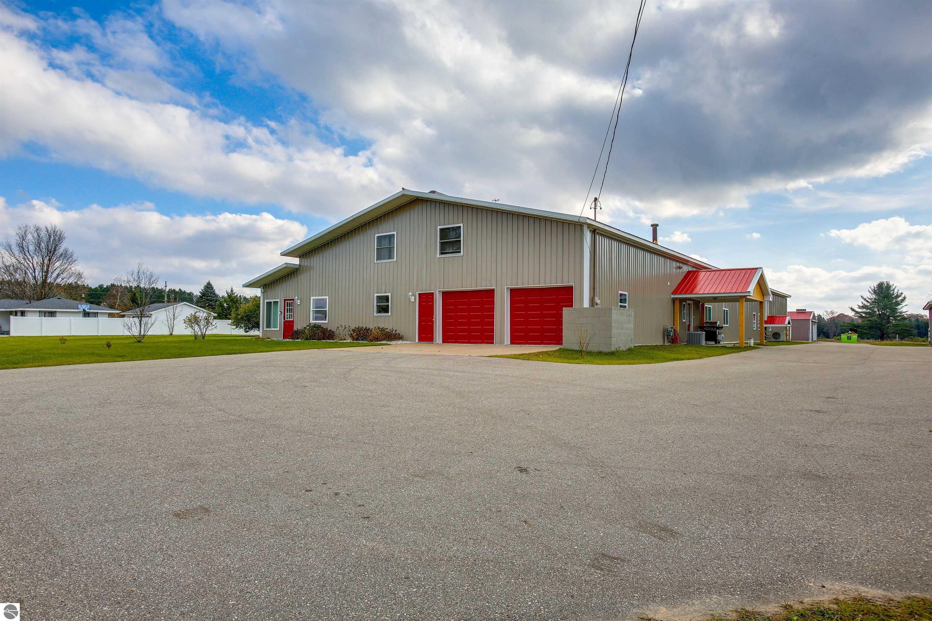 Photo 1 of 98 — 6576 E 34 Road, Cadillac, MI 49601