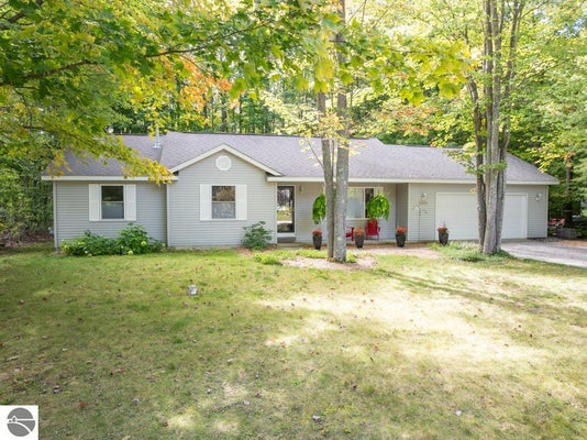 8340 EASY ST, LAKE ANN, MI 49650 - Image 54656d09c635dc7b72efc6f5fe112783/1831533764