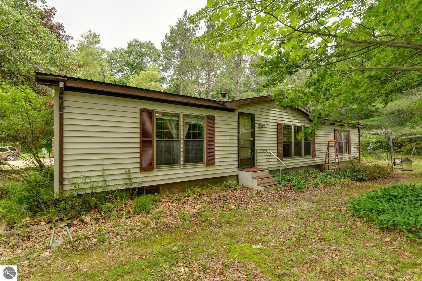 Photo 1 of 39 — 11572 NE Centralia Avenue, Kalkaska, MI 49646