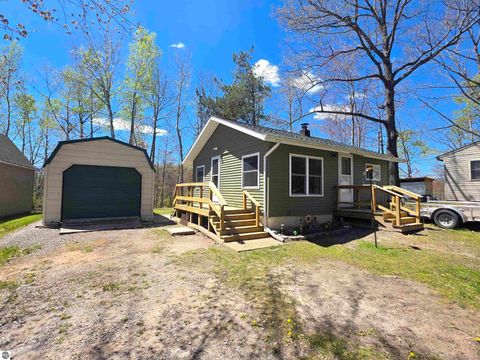 Photo of 4890 Lakeview Drive, Hale, MI 48739 (MLS # 1945127)