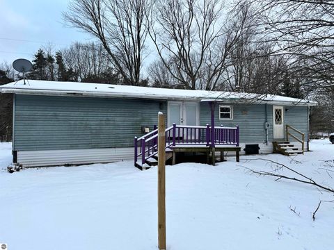 Tiny photo for 4564 W Bawkey Road, Farwell, MI 48622 (MLS # 1941646)
