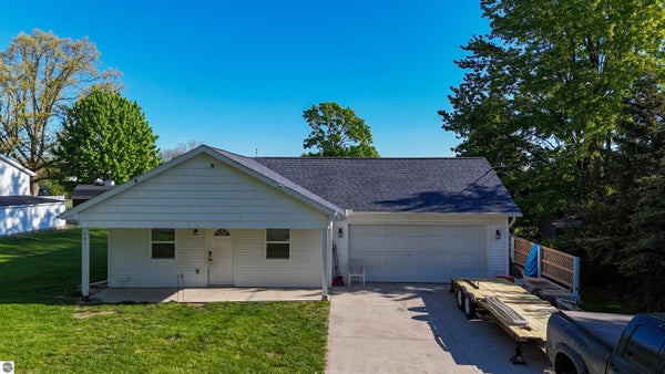 401 BARBER ST, ITHACA, MI 48847 - Image 56558bc3eddc8cff5573c7c78243b543/814668985