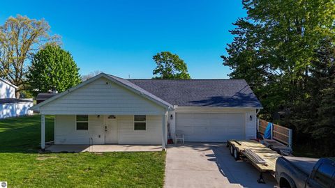 Photo of 401 Barber ST, Ithaca, MI 48847 (MLS # 1945253)