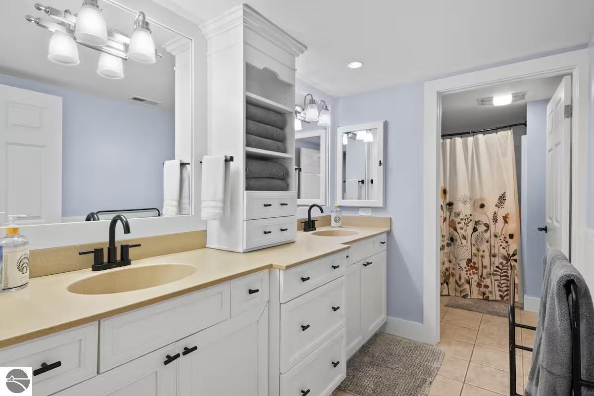 553 S Lake Shore Dr, Lake Leelanau, MI, 49653, USA, 4 Bedrooms Bedrooms, ,3 BathroomsBathrooms,Residential,Active,553 S Lake Shore Dr,1946402