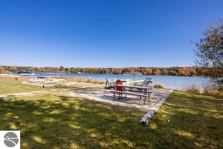 553 S Lake Shore Dr, Lake Leelanau, MI, 49653, USA, 4 Bedrooms Bedrooms, ,3 BathroomsBathrooms,Residential,Active,553 S Lake Shore Dr,1946402