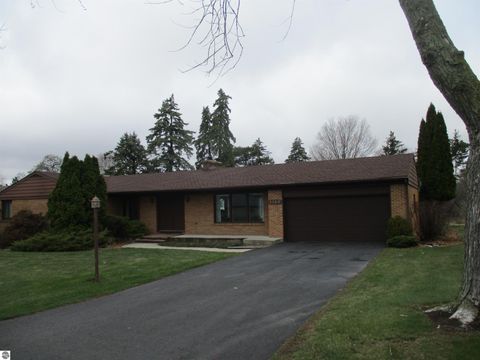 Photo of 1154 Woodmere Street, Alma, MI 48801 (MLS # 1943675)