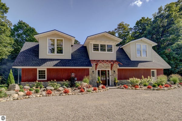 9860 E BINGHAM RD, TRAVERSE CITY, MI 49684 - Image 571fdccd01be9188ced7bcd4c239183f/2053436552