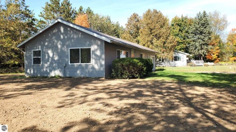 Tiny photo for 1960 S Winn Road, Mt Pleasant, MI 48858 (MLS # 1951530)